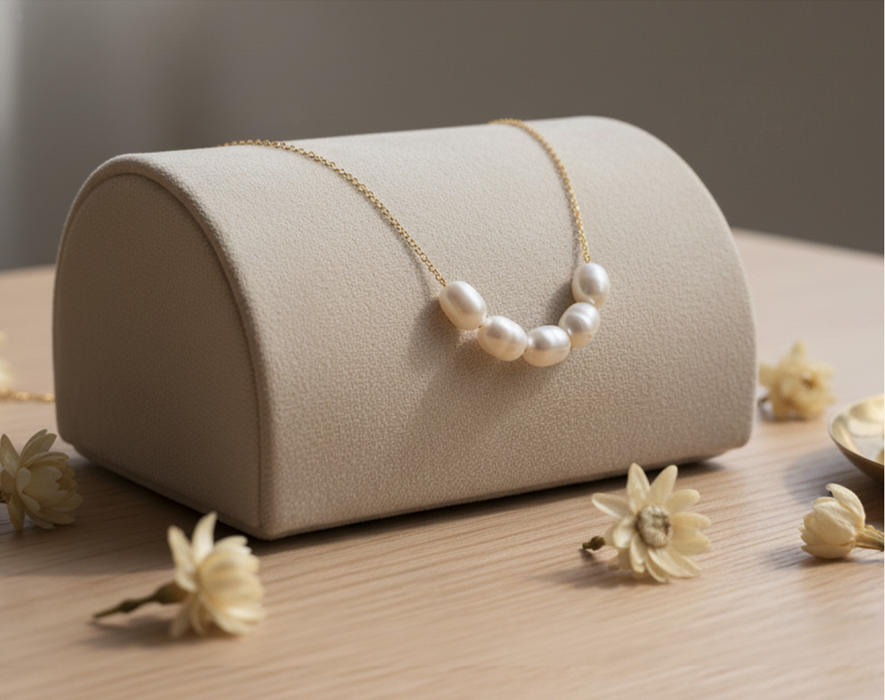 Signature pearl necklace in gold vermeil